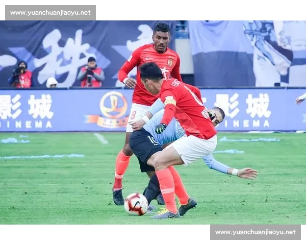 恒大vs辽宁宏运焦点对决中超赛场攻防博弈引爆看点强强碰撞悬念十足 恒大vs辽宁宏运焦点对决中超赛场攻防博弈引爆看点强强碰撞悬念十足